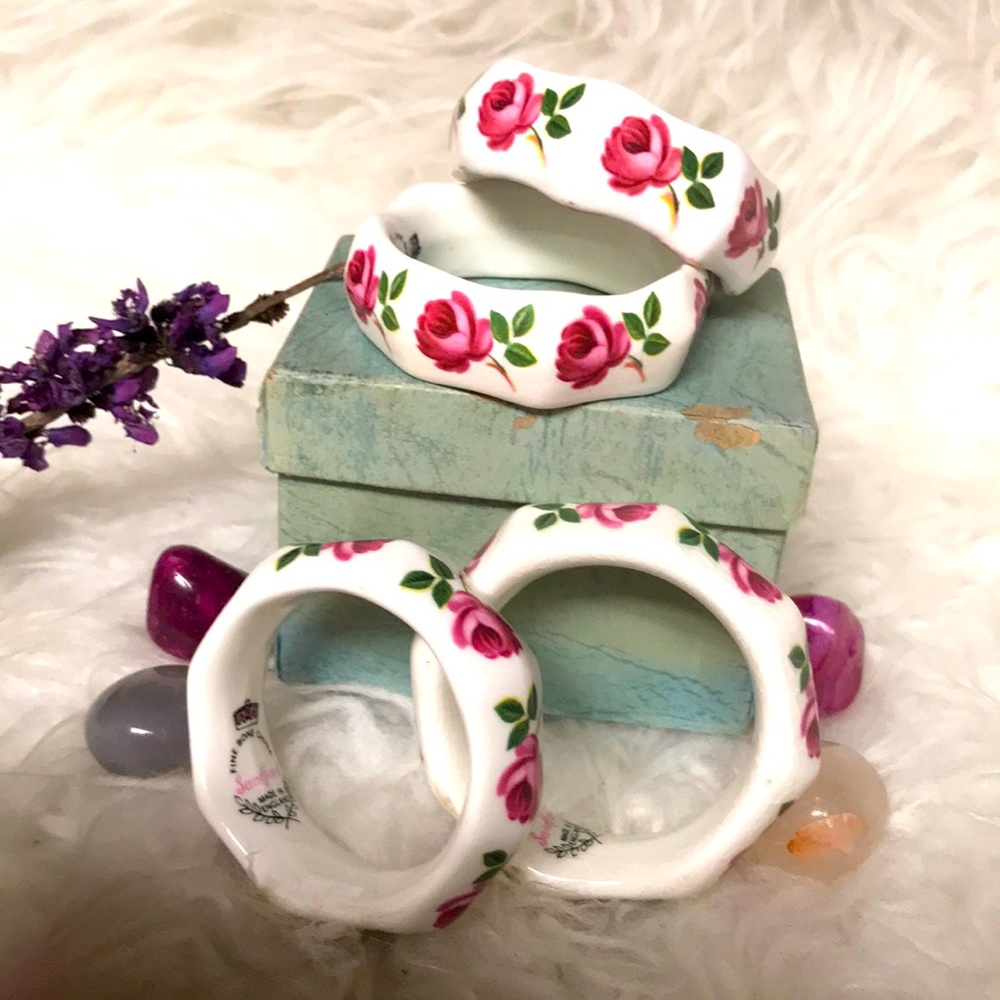 VTG SANFORD ENGLAND BONE CHINA 4 NAPKIN RINGS